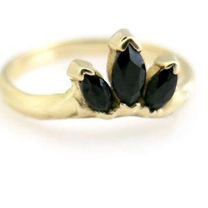 Black onyx gold ring